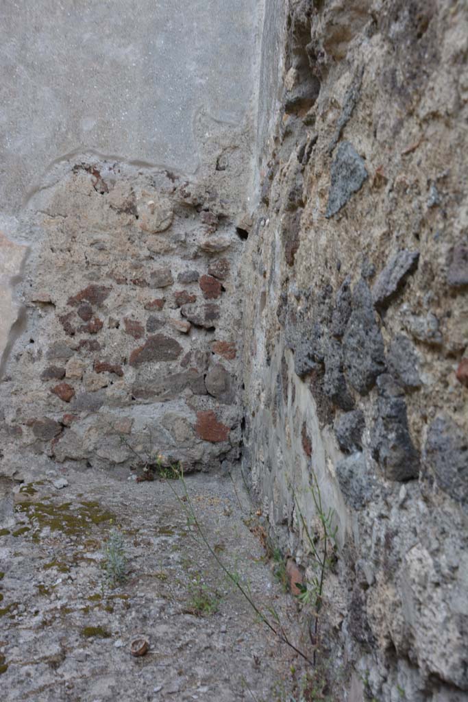 IX.5.9 Pompeii. May 2017. Room n, north-east corner above hearth.
Foto Christian Beck, ERC Grant 681269 DCOR.

