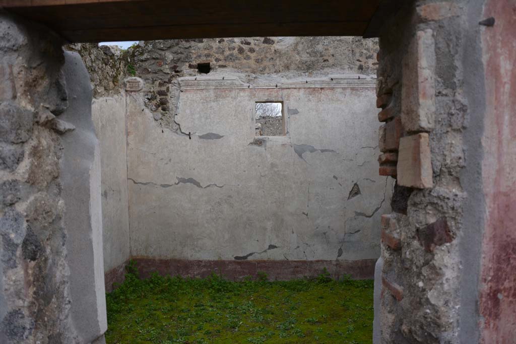 IX.5.9 Pompeii. March 2017. Room o, looking south through entrance doorway from south portico.
Foto Christian Beck, ERC Grant 681269 DCOR.
