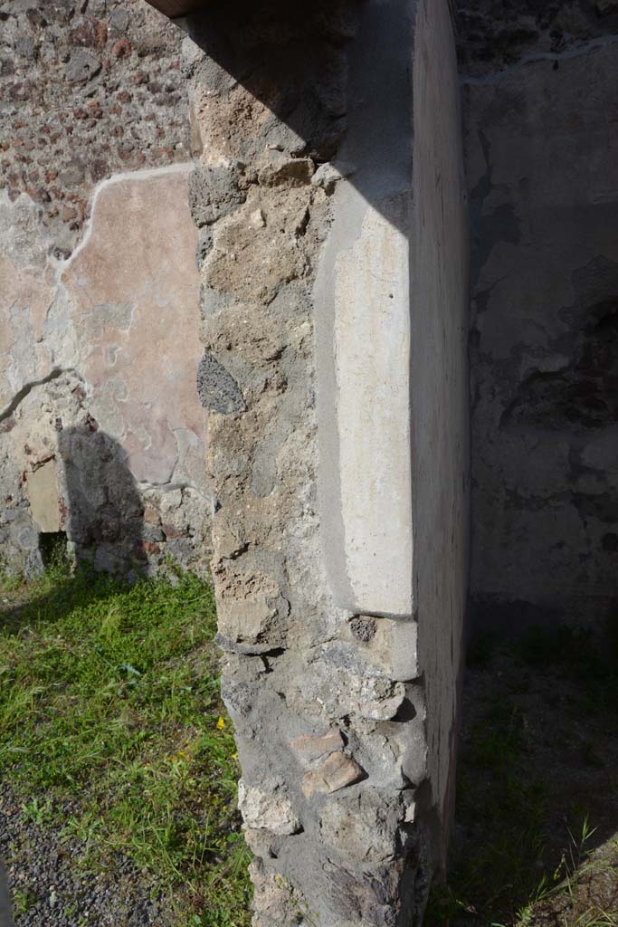 IX.5.9 Pompeii. May 2017. Room o, east side of doorway.
Foto Christian Beck, ERC Grant 681269 DCOR.
