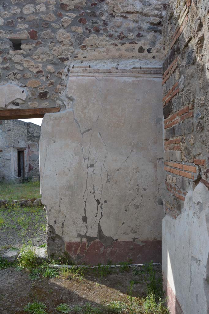 IX.5.9 Pompeii. May 2017. Room o, north wall at east side of doorway to peristyle.
Foto Christian Beck, ERC Grant 681269 DCOR.
