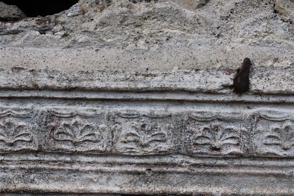 IX.5.9 Pompeii. May 2019. Room o, detail of stucco cornice.   
Foto Christian Beck, ERC Grant 681269 DCOR.
