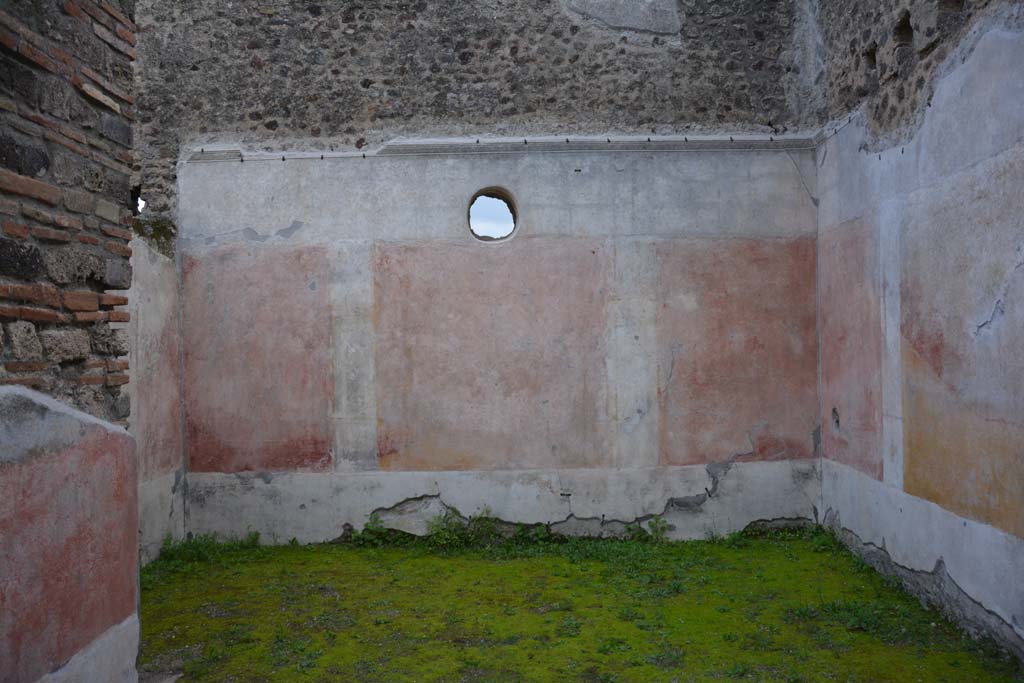 IX.5.9 Pompeii. March 2017. Room p, looking south through entrance doorway.
Foto Christian Beck, ERC Grant 681269 DCOR.
