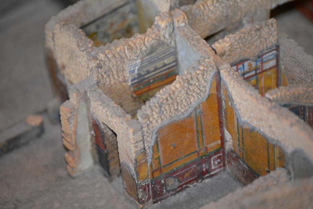 IX.5.9 Pompeii.  July 2017. Looking towards south wall of room d, on west side of atrium, with doorway into room e.  
From cork model in Naples Archaeological Museum.
Foto Annette Haug, ERC Grant 681269 DÉCOR
