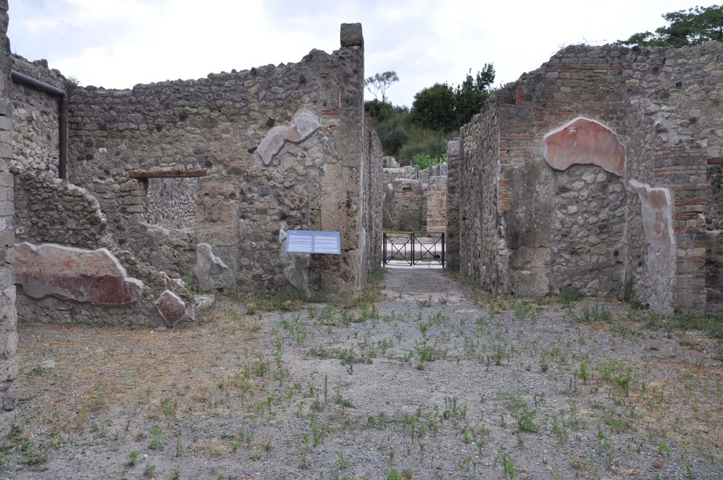 IX.5.9 Pompeii. July 2017. Room “b”, looking towards north side of atrium.
Foto Annette Haug, ERC Grant 681269 DÉCOR
