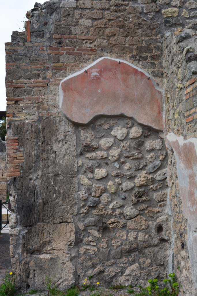 IX.5.9 Pompeii. March 2017. Room b, north wall in north-east corner of atrium.
Foto Christian Beck, ERC Grant 681269 DÉCOR.

