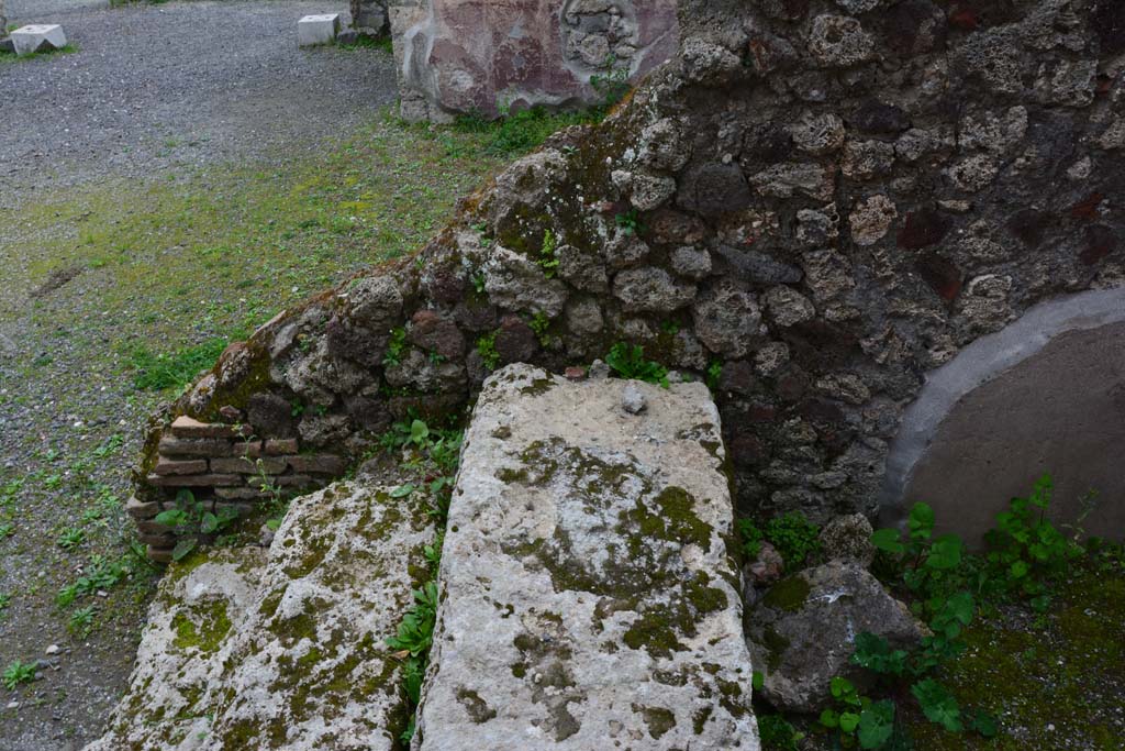 IX.5.9 Pompeii. March 2017. Room “c”, looking south across top step.
Foto Christian Beck, ERC Grant 681269 DÉCOR.
