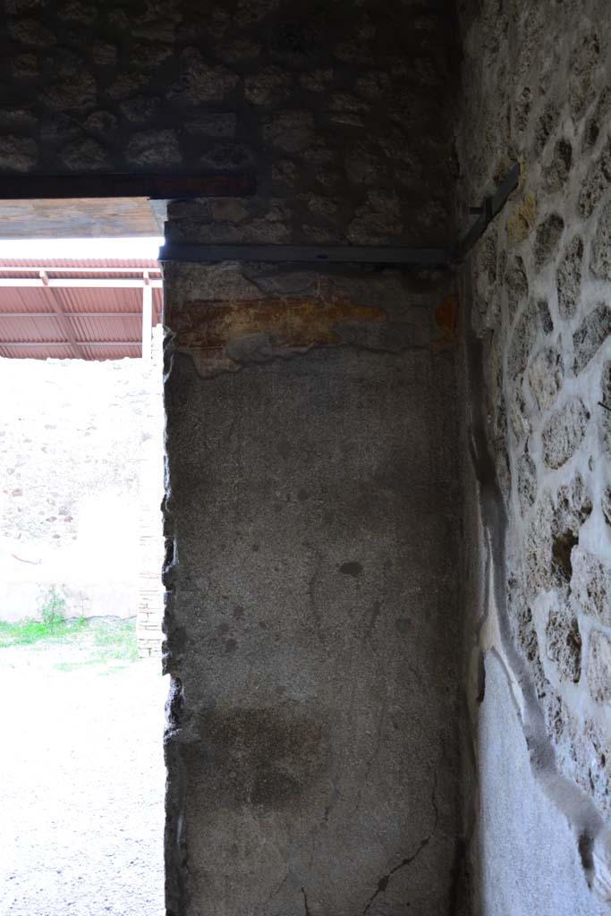 IX.5.9 Pompeii. March 2017. Room e, looking towards east wall in south-east corner.
Foto Christian Beck, ERC Grant 681269 DCOR.

