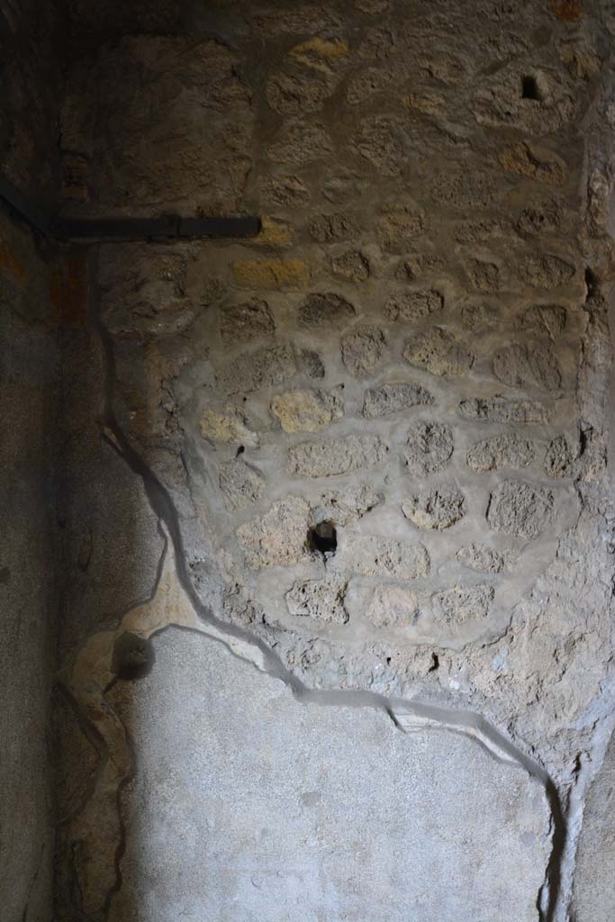 IX.5.9 Pompeii. March 2017. Room e, looking towards south wall at east end.
Foto Christian Beck, ERC Grant 681269 DCOR.
