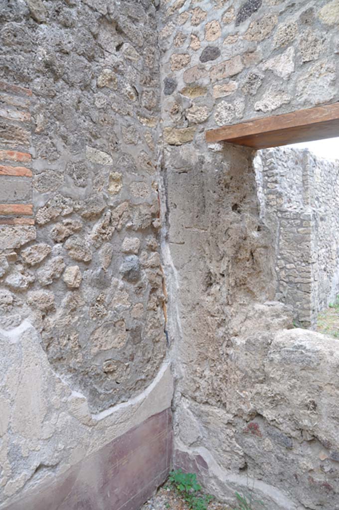 IX.5.9 Pompeii. July 2017. Room “f”, looking towards north-west corner.
Foto Annette Haug, ERC Grant 681269 DÉCOR

