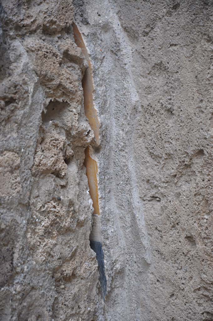 IX.5.9 Pompeii. July 2017. Room “f”, detail from lower north-west corner.
Foto Annette Haug, ERC Grant 681269 DÉCOR
