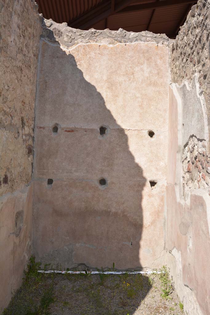 IX.5.9 Pompeii. May 2017. Room h, looking towards east wall.
Foto Christian Beck, ERC Grant 681269 DCOR.
