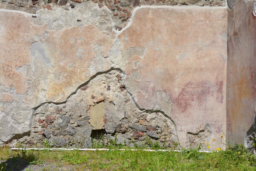 IX.5.9 Pompeii. May 2017. Room i, looking towards east wall in south-east corner.
Foto Christian Beck, ERC Grant 681269 DCOR.
