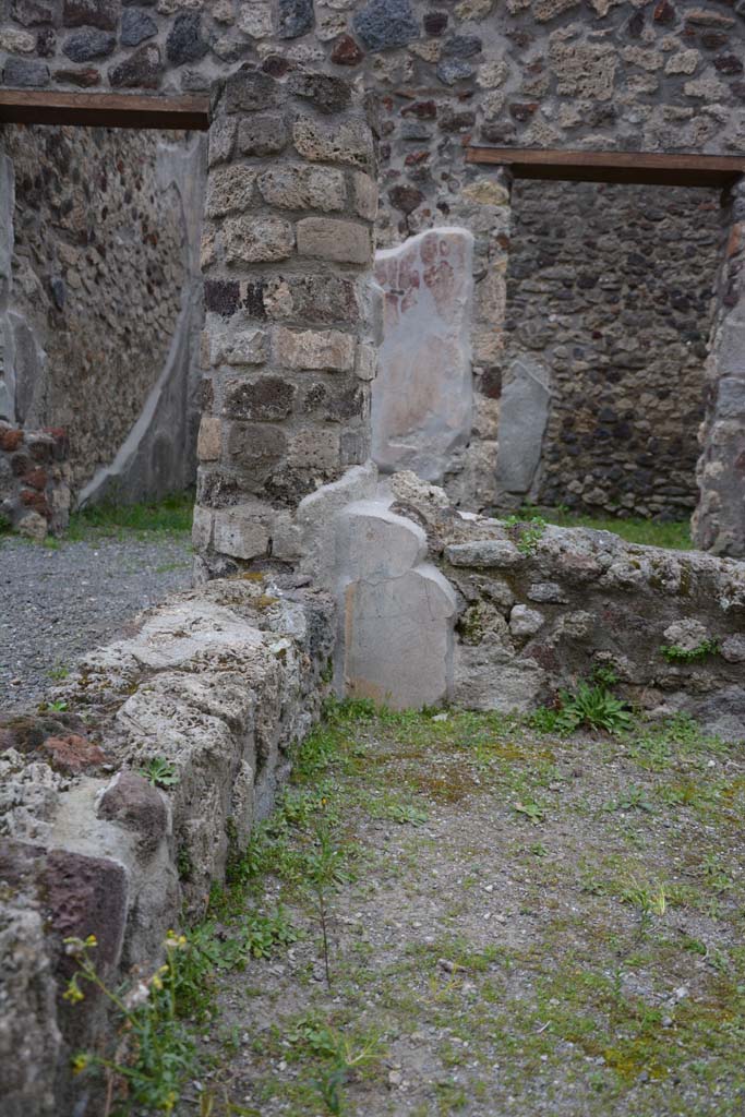 IX.5.9 Pompeii. March 2017. Room i, looking towards north-east corner of portico.
Foto Christian Beck, ERC Grant 681269 DCOR.
