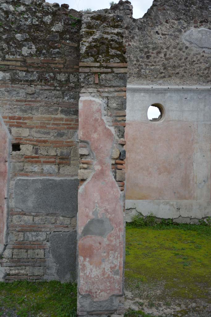 IX.5.9 Pompeii. March 2017. 
Room i, looking south to pilaster on east side of doorway to room p.
Foto Christian Beck, ERC Grant 681269 DCOR.
