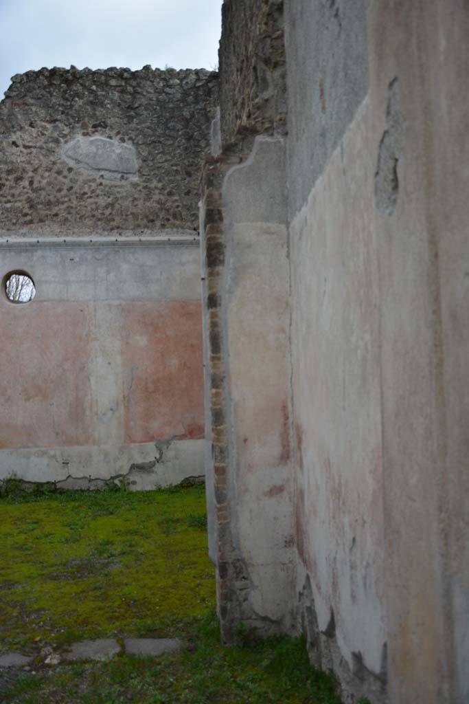 IX.5.9 Pompeii. March 2017. 
Room i, looking south towards pilaster on west side of doorway to room p.
Foto Christian Beck, ERC Grant 681269 DCOR.
