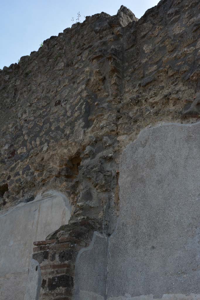 IX.5.9 Pompeii. May 2017. Looking south along upper west wall.
Foto Christian Beck, ERC Grant 681269 DCOR.

