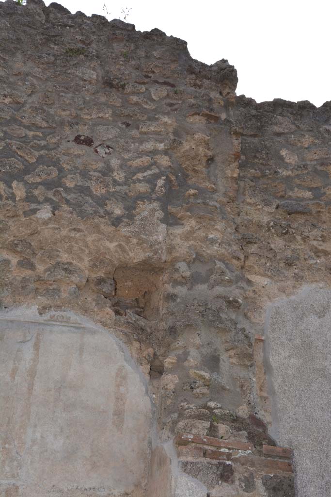 IX.5.9 Pompeii. May 2017. Looking west towards upper west wall.
Foto Christian Beck, ERC Grant 681269 DCOR.
