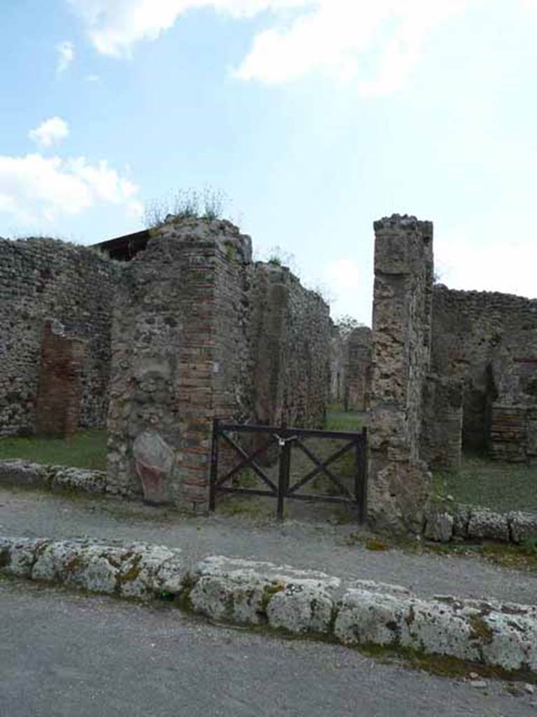 IX.5.9 Pompeii. May 2010. Entrance on Via di Nola.