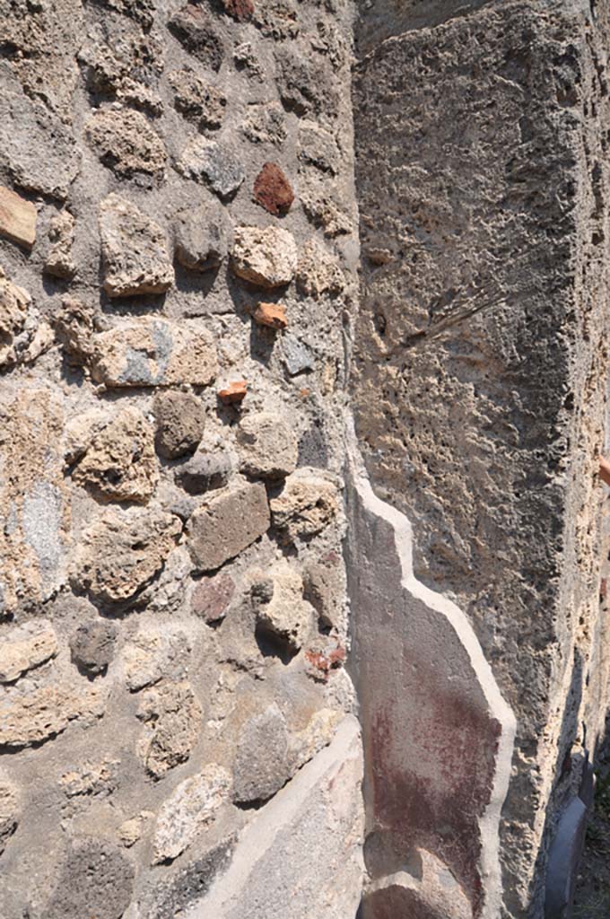 IX.5.9 Pompeii. July 2017. Room “a”, east side of entrance corridor, with remaining painted decoration. 
Foto Annette Haug, ERC Grant 681269 DÉCOR
