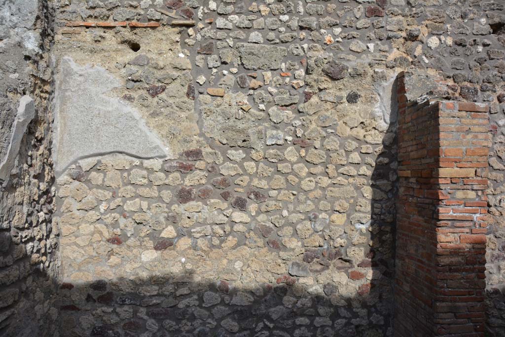 IX.5.10 Pompeii. March 2017. Looking towards east wall at north end.
Foto Christian Beck, ERC Grant 681269 DCOR.

