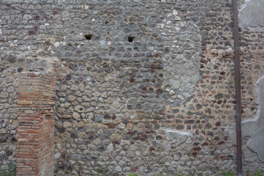 IX.5.10 Pompeii. May 2017. Looking towards upper east wall of large rear room.
Foto Christian Beck, ERC Grant 681269 DCOR.
