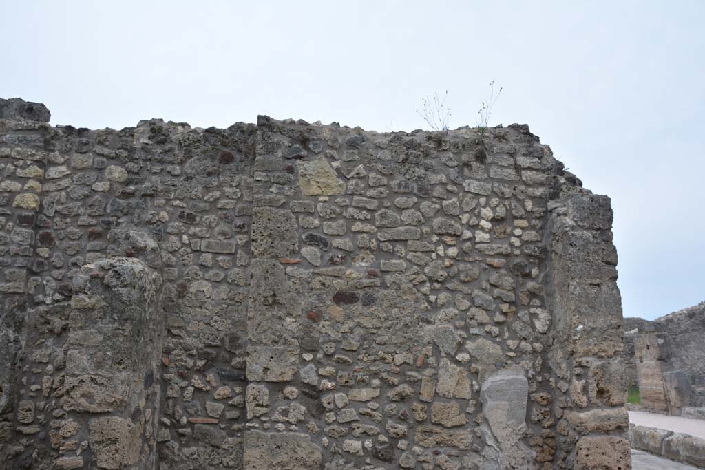 IX.5.10 Pompeii. May 2017. Upper west wall of shop-room at north end.
Foto Christian Beck, ERC Grant 681269 DCOR.
