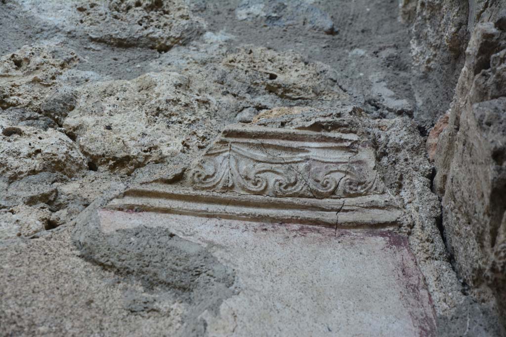 IX.5.11 Pompeii. March 2017. Room k, detail of stucco frieze on upper east wall at south end.
Foto Christian Beck, ERC Grant 681269 DCOR.
