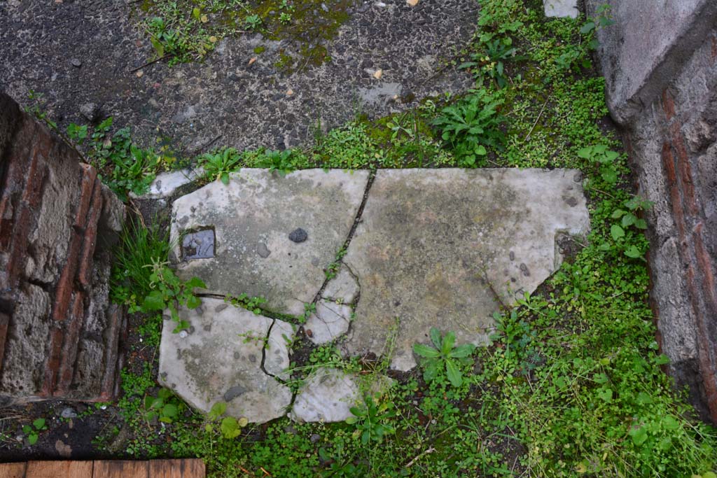 IX.5.11 Pompeii. March 2017. Room c, doorway threshold.       
Foto Christian Beck, ERC Grant 681269 DCOR
