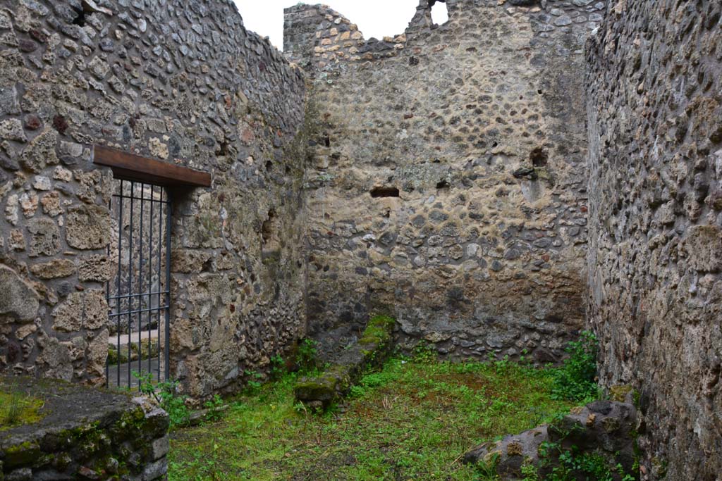 IX.5.11 Pompeii. March 2017. Room r, looking south-east across kitchen area. 
Foto Christian Beck, ERC Grant 681269 DÉCOR.
