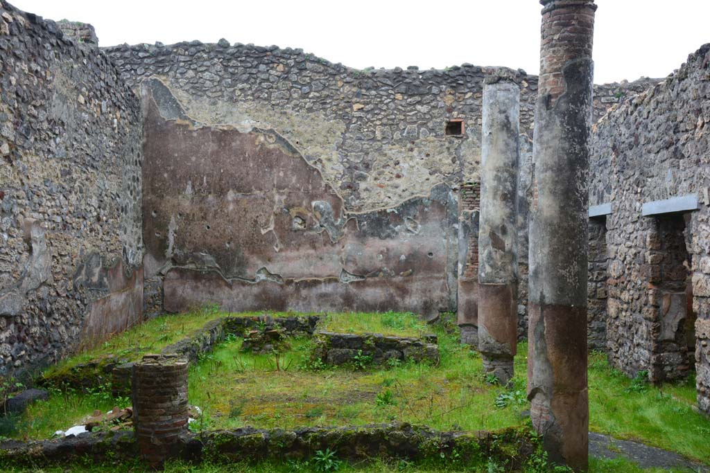 IX.5.11 Pompeii. March 2017. Peristyle n, looking south.
Foto Christian Beck, ERC Grant 681269 DCOR.
