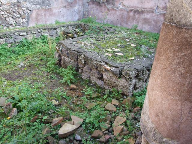 IX.5.11 Pompeii.  December 2007.Room 15.  Garden area.  Triclinium.