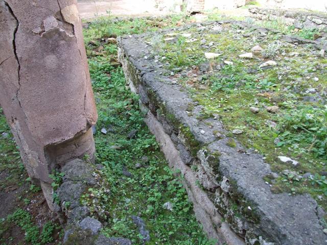 IX.5.11 Pompeii.  December 2007. Room 15.  Garden area.  Triclinium looking north.