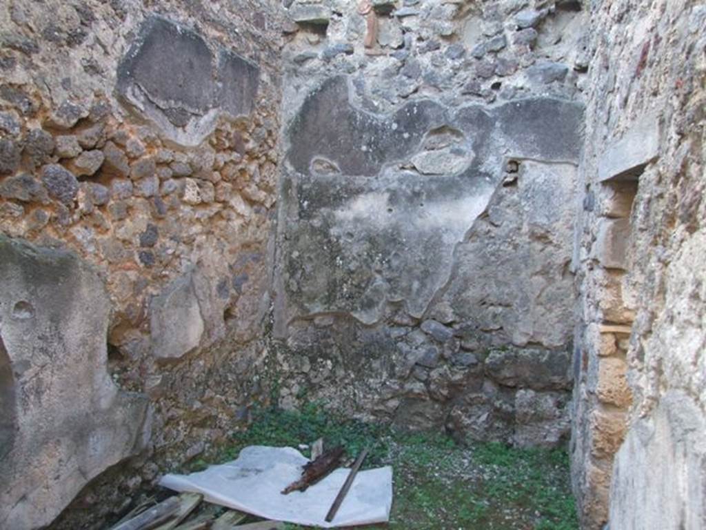 IX.5.11 Pompeii. December 2007. Room 17, room with doorway to area under stairs, looking west.