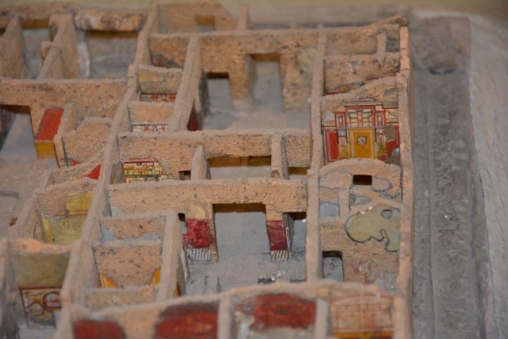 IX.5.11 Pompeii. July 2017. Rooms on south end around garden area, looking north through tablinum towards atrium and entrance. 
From cork model in Naples Archaeological Museum.
Foto Annette Haug, ERC Grant 681269 DÉCOR.
