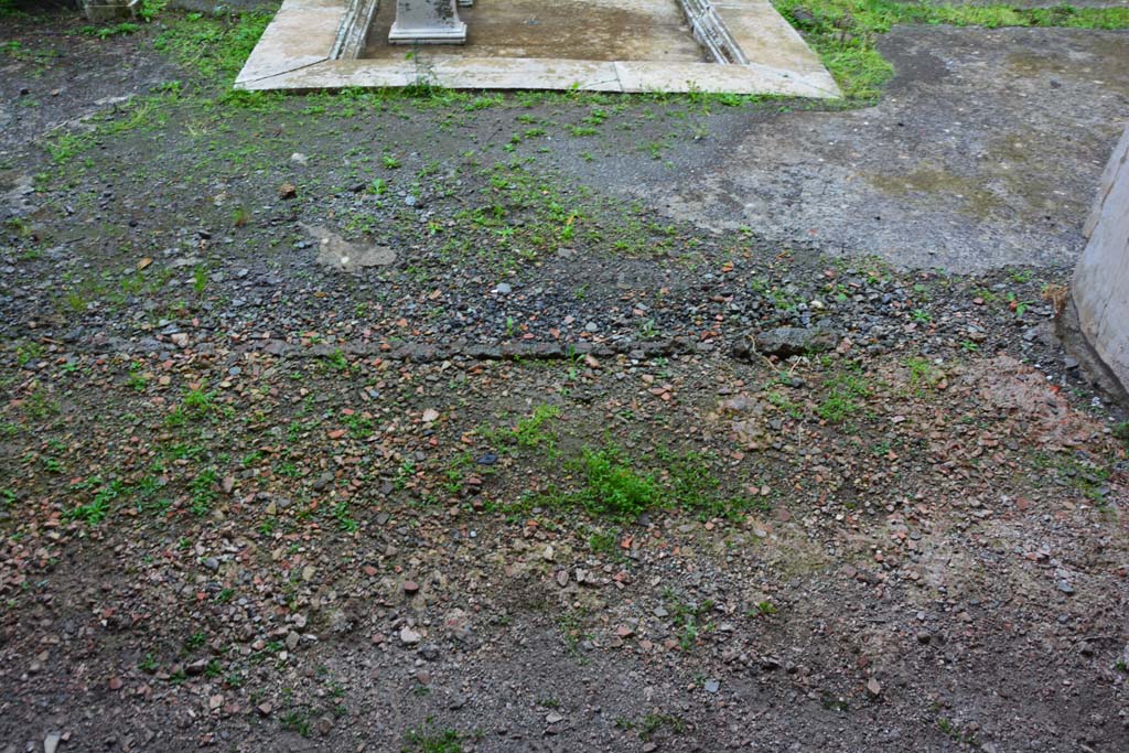 IX.5.11 Pompeii. March 2017. Room h, looking west across flooring towards doorway to atrium b.  
Foto Christian Beck, ERC Grant 681269 DCOR.

