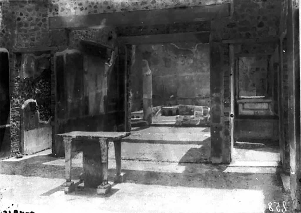 X.5.11 Pompeii. 1931. Looking south, from atrium b through tablinum into peristyle.
DAIR 31.2458. Photo © Deutsches Archäologisches Institut, Abteilung Rom, Arkiv. 
