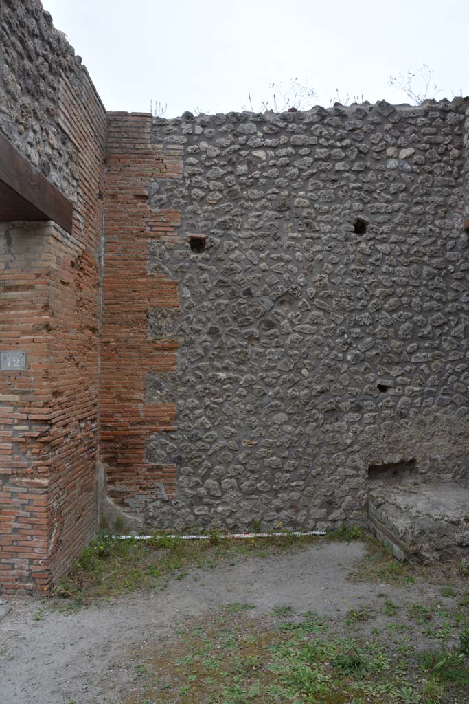 IX.5.12 Pompeii. May 2017. Looking towards east wall at north end.
Foto Christian Beck, ERC Grant 681269 DCOR.
