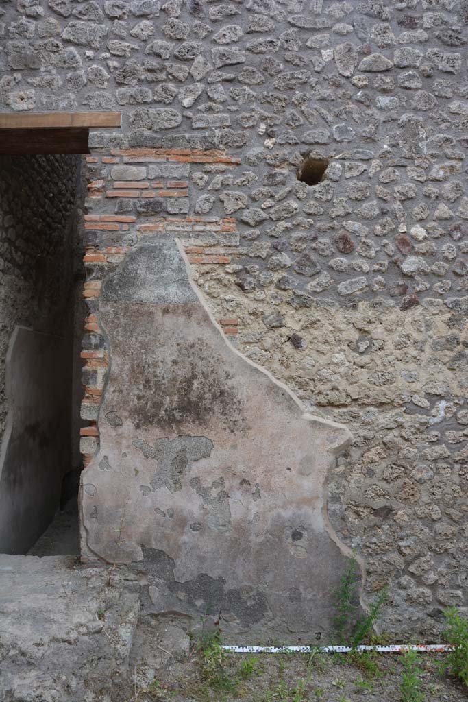 IX.5.12 Pompeii. May 2017. South wall with remaining plaster.
Foto Christian Beck, ERC Grant 681269 DCOR.
