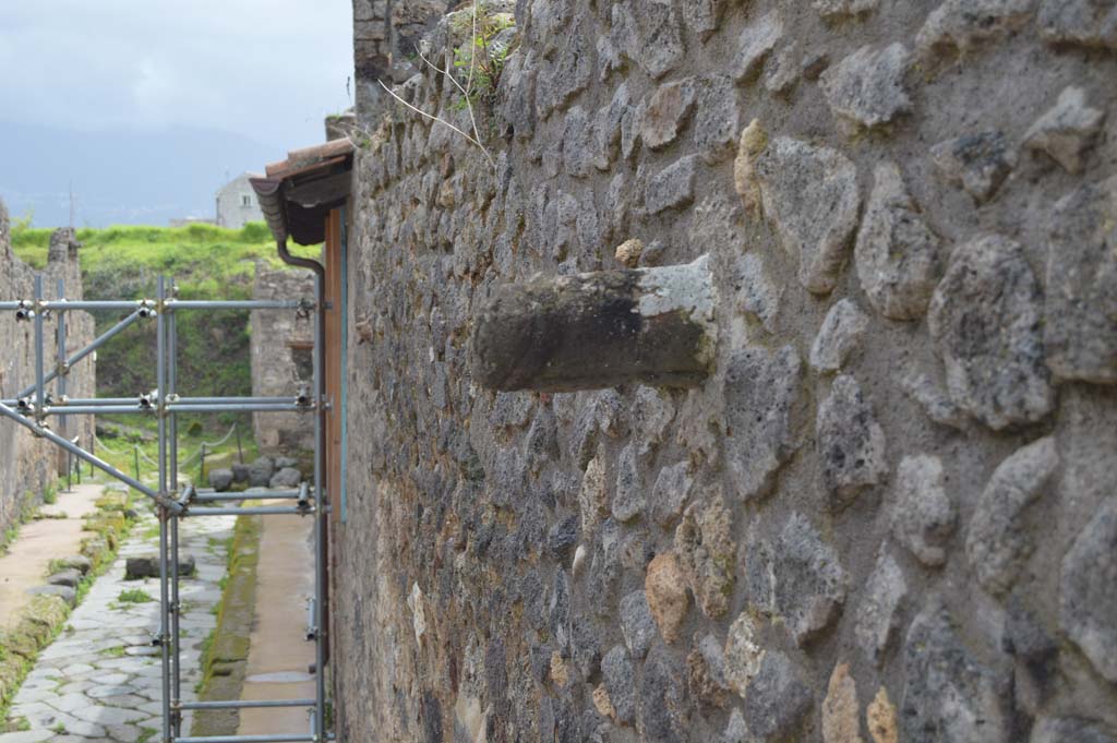 IX.5.13 Pompeii. March 2018. Detail of phallus, looking south along roadway. 
Foto Taylor Lauritsen, ERC Grant 681269 DÉCOR.
