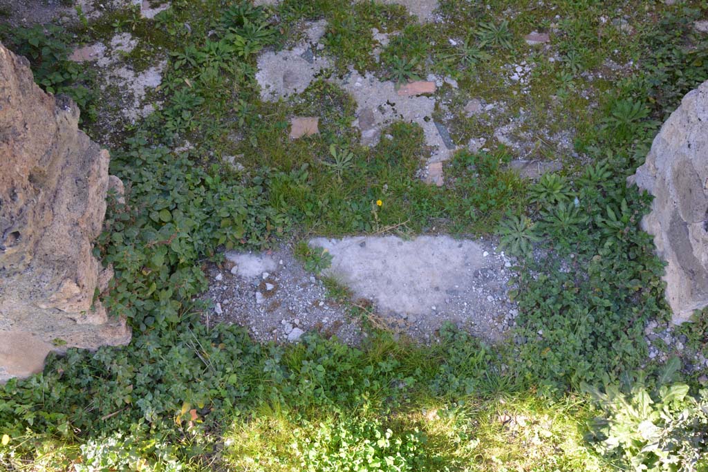 IX.5.14 Pompeii. March 2017. Room L, looking north across doorway threshold.
Foto Christian Beck, ERC Grant 681269 DCOR.
