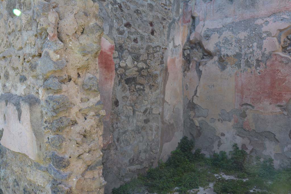 IX.5.14 Pompeii. May 2017. Room L, looking towards west wall from entrance doorway.
Foto Christian Beck, ERC Grant 681269 DCOR.
