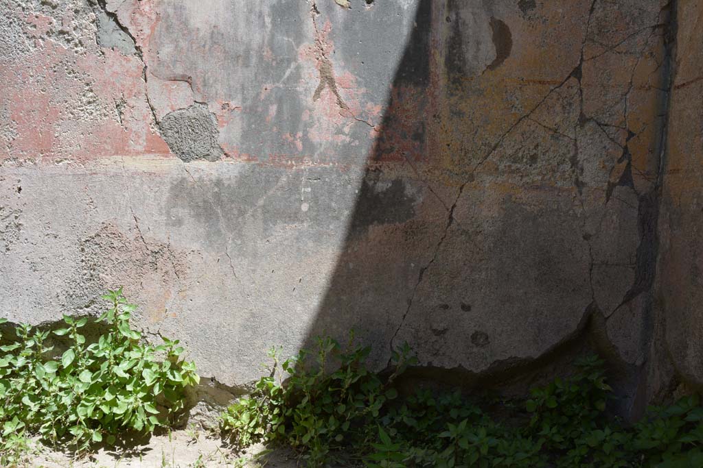 IX.5.14 Pompeii. May 2017. Room L, zoccolo on east wall at south end.
Foto Christian Beck, ERC Grant 681269 DCOR.

