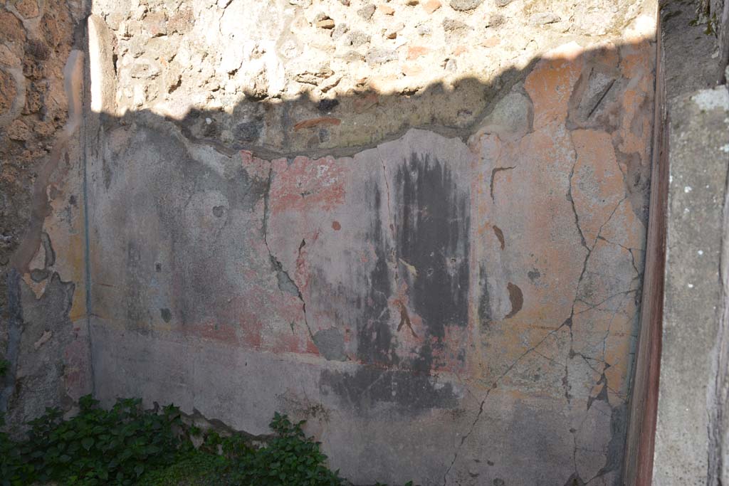 IX.5.14 Pompeii. May 2017. Room L, looking towards east wall from entrance doorway.
Foto Christian Beck, ERC Grant 681269 DCOR.

