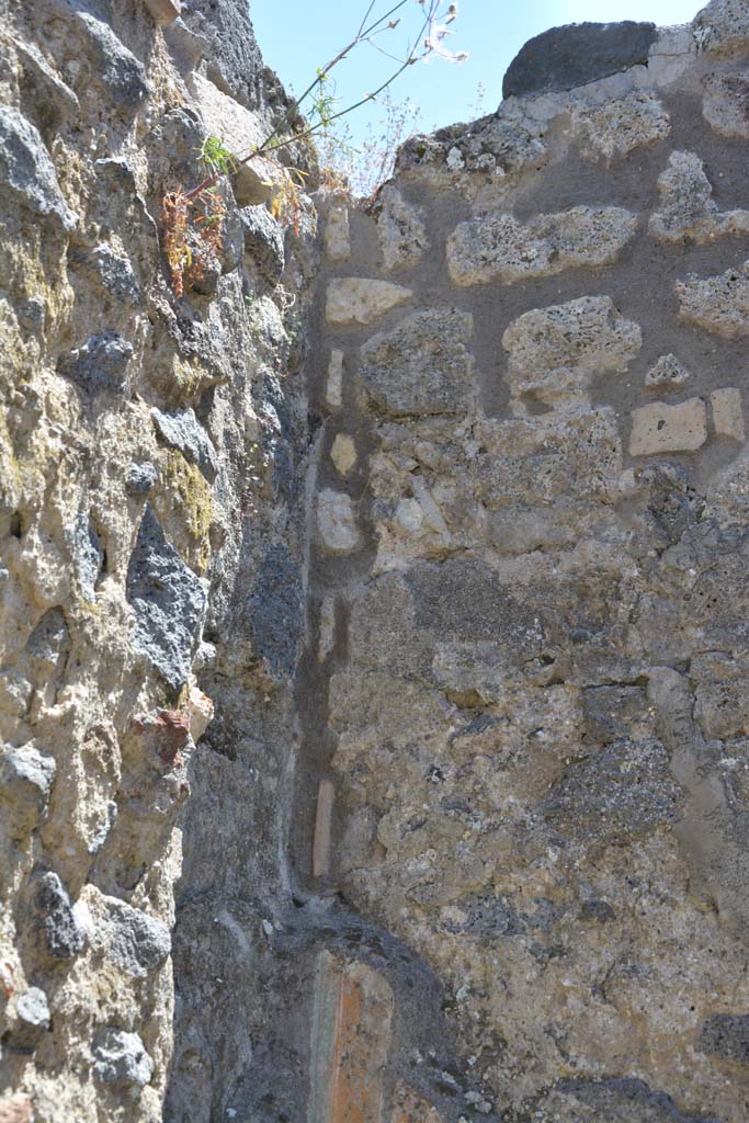 IX.5.14 Pompeii. May 2017. Room L, detail from upper south-east corner.
Foto Christian Beck, ERC Grant 681269 DCOR.
