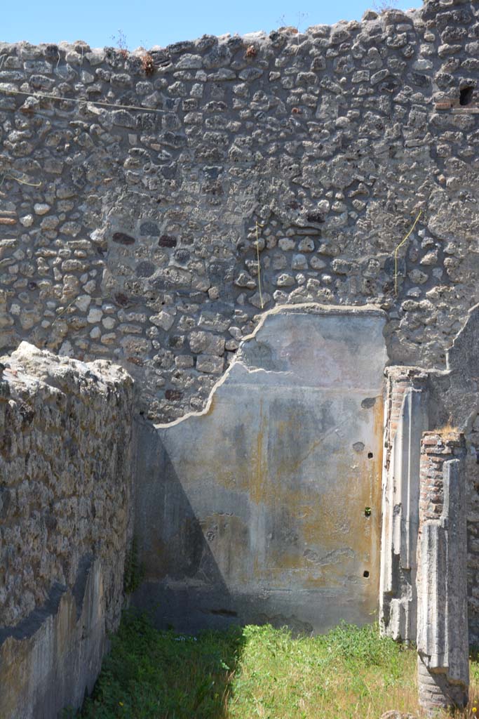 IX.5.14 Pompeii. May 2017. Peristyle k, looking towards west end of south portico.
Foto Christian Beck, ERC Grant 681269 DCOR.
