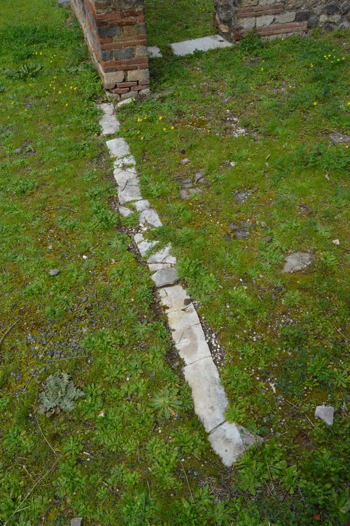 IX.5.14 Pompeii. March 2018. 
Room m, threshold of large exedra or triclinium, looking north towards doorway into atrium.  
Foto Taylor Lauritsen, ERC Grant 681269 DCOR.

