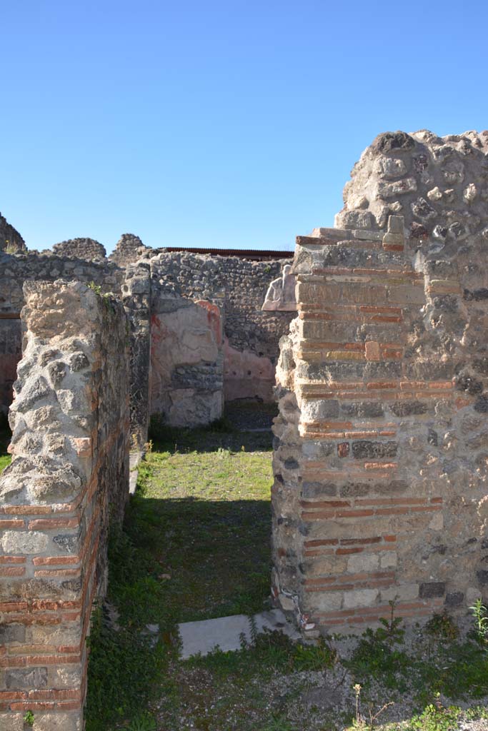 IX.5.14 Pompeii. May 2017. Room m, looking north towards small doorway to atrium b.    
Foto Christian Beck, ERC Grant 681269 DCOR.
