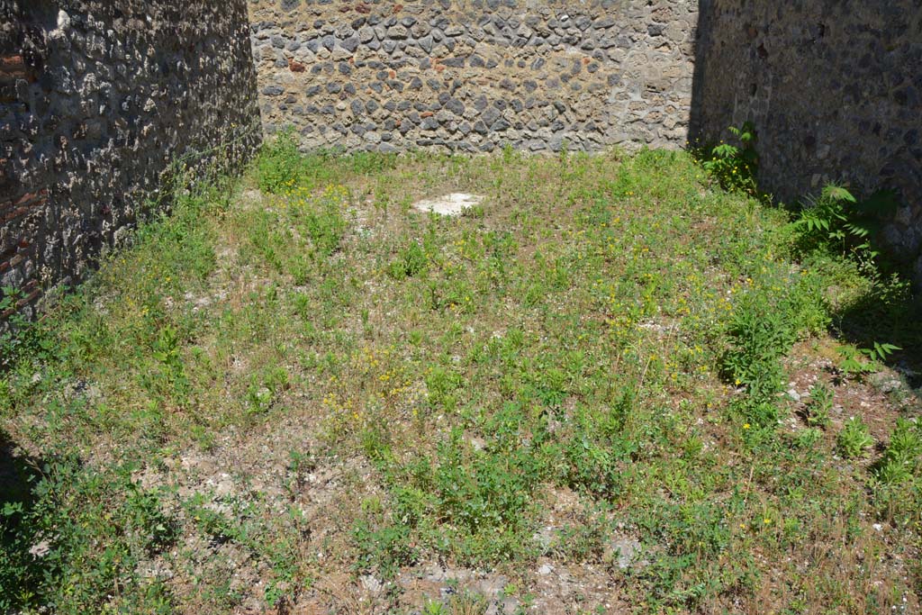 IX.5.14 Pompeii. May 2017. Room m, looking east across flooring.
Foto Christian Beck, ERC Grant 681269 DCOR.
