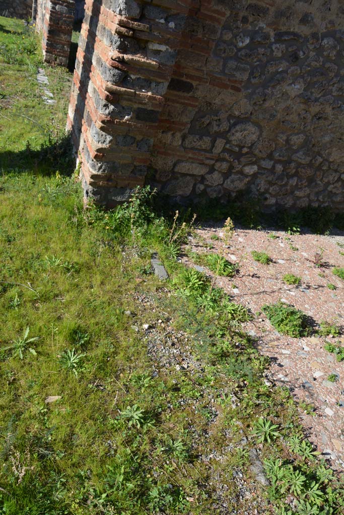 IX.5.14 Pompeii. May 2017. Room n, looking north along line of doorway threshold.
Foto Christian Beck, ERC Grant 681269 DCOR.

