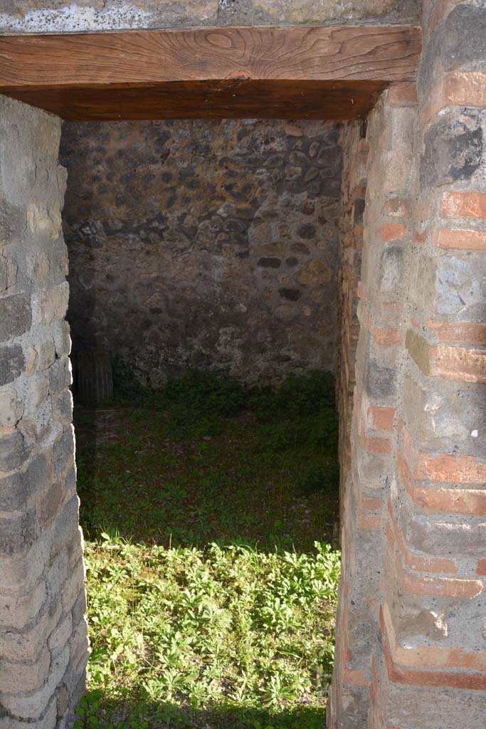 IX.5.14 Pompeii. May 2017. 
Room n, looking south into room o, through doorway in south wall.
Foto Christian Beck, ERC Grant 681269 DCOR.
